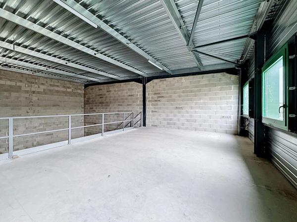 Location Local commercial 154 m2 à Saint-Quentin-Fallavier