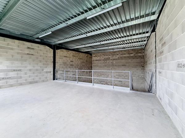 Location Local commercial 154 m2 à Saint-Quentin-Fallavier