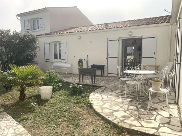 LA BRÉE-LES-BAINS à 2 pas des commerces et des plages. Calme et clé en main !