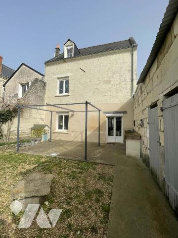 Maison ancienne rénovée, dépendances et jardin clos