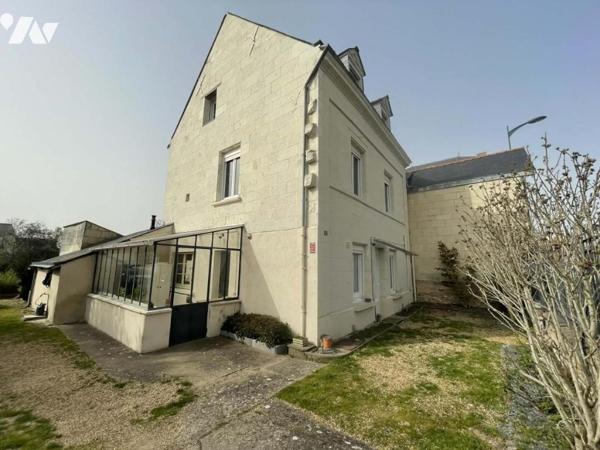 Maison ancienne rénovée, dépendances et jardin clos