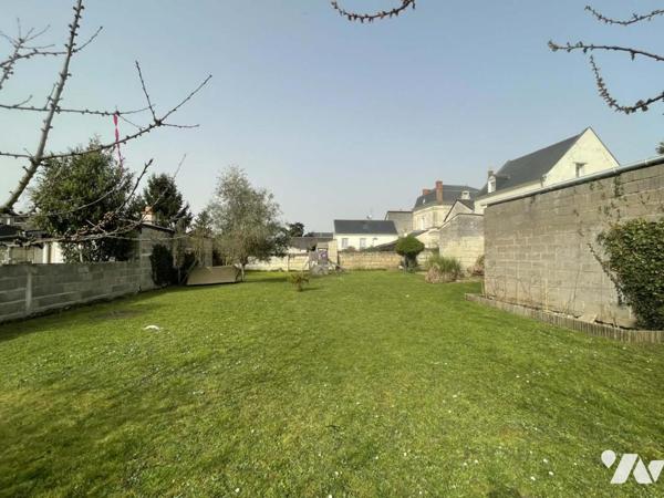 Maison ancienne rénovée, dépendances et jardin clos