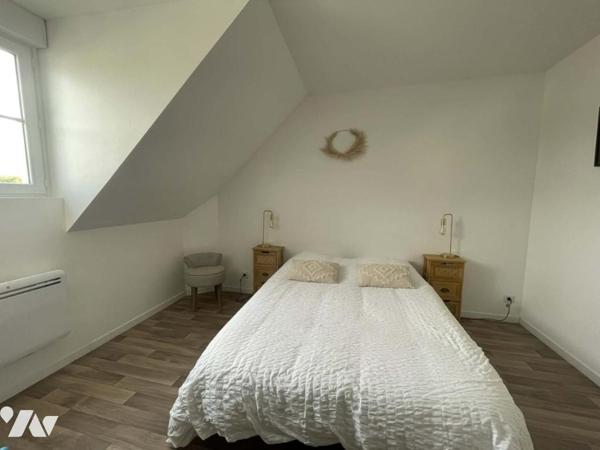 Maison ancienne rénovée, dépendances et jardin clos