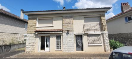 Maison traditionnelle avec garage et terrain 1085m2