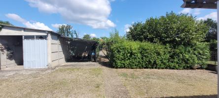 Maison traditionnelle avec garage et terrain 1085m2