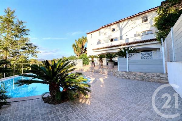 Maison à vendre  7 pièces - 196 m 2   ST RAPHAEL  - 83