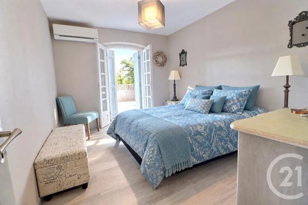 Maison à vendre  7 pièces - 196 m 2   ST RAPHAEL  - 83