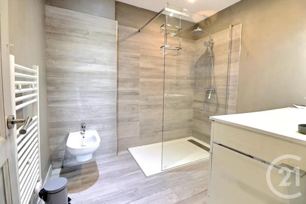 Maison à vendre  7 pièces - 196 m 2   ST RAPHAEL  - 83