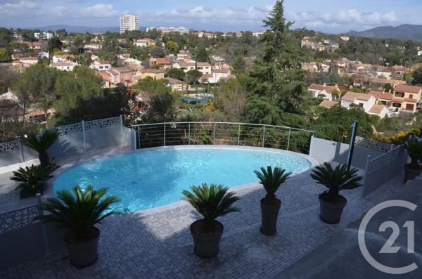 Maison à vendre  7 pièces - 196 m 2   ST RAPHAEL  - 83