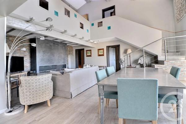 Maison à vendre  7 pièces - 196 m 2   ST RAPHAEL  - 83