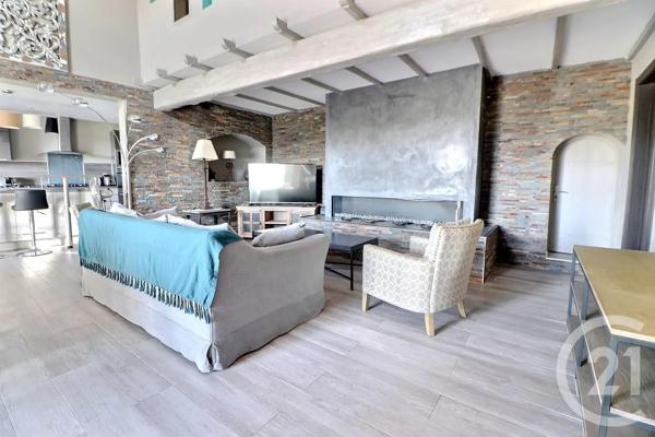 Maison à vendre  7 pièces - 196 m 2   ST RAPHAEL  - 83
