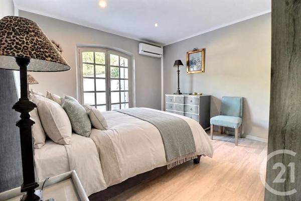Maison à vendre  7 pièces - 196 m 2   ST RAPHAEL  - 83
