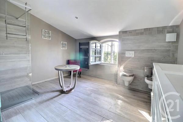 Maison à vendre  7 pièces - 196 m 2   ST RAPHAEL  - 83