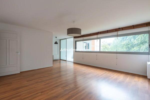 Vente                                                      Appartement
                        
                     3 pièces                      70 m2                     à Sucy-en-Brie