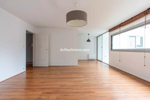 Vente                                                      Appartement
                        
                     3 pièces                      70 m2                     à Sucy-en-Brie
