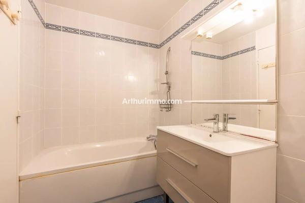 Vente                                                      Appartement
                        
                     3 pièces                      70 m2                     à Sucy-en-Brie