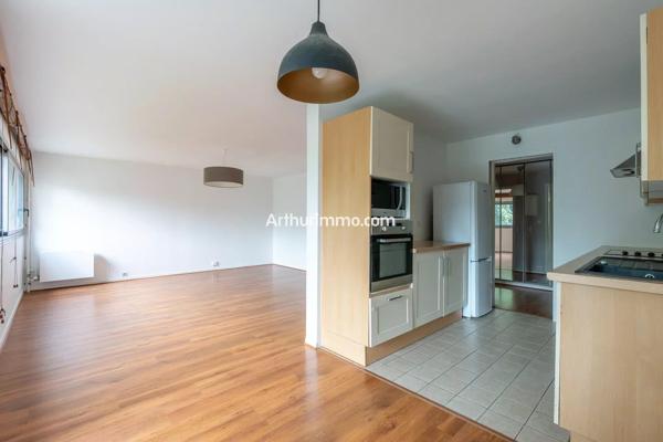 Vente                                                      Appartement
                        
                     3 pièces                      70 m2                     à Sucy-en-Brie