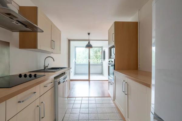 Vente                                                      Appartement
                        
                     3 pièces                      70 m2                     à Sucy-en-Brie