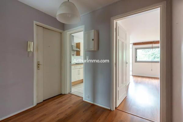 Vente                                                      Appartement
                        
                     3 pièces                      70 m2                     à Sucy-en-Brie