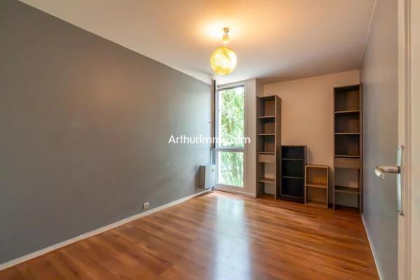 Vente                                                      Appartement
                        
                     3 pièces                      70 m2                     à Sucy-en-Brie