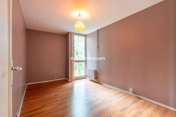 Vente                                                      Appartement
                        
                     3 pièces                      70 m2                     à Sucy-en-Brie