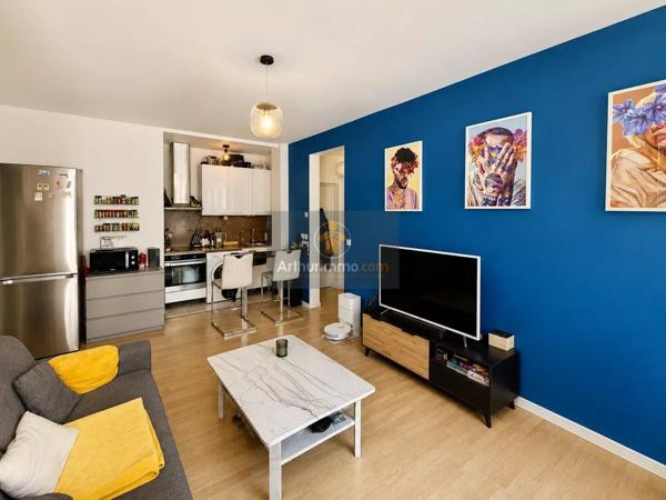 Vente                                                      Appartement
                        
                     2 pièces                      37 m2                     à Coulommiers