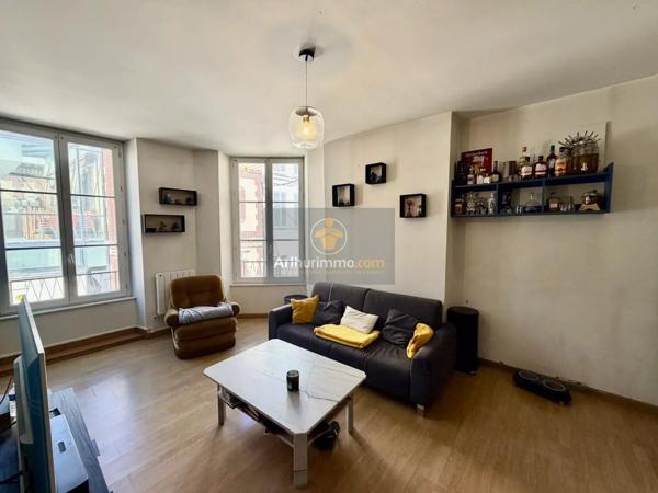 Vente                                                      Appartement
                        
                     2 pièces                      37 m2                     à Coulommiers