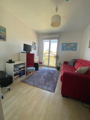 VILLEFRANCHE Maison mitoyenne par un côté de 80m2 hab. plus garage, 3 chambres à l'étage et un jardin de 291m2