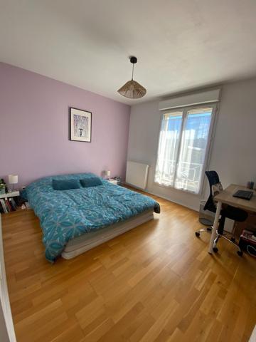 VILLEFRANCHE Maison mitoyenne par un côté de 80m2 hab. plus garage, 3 chambres à l'étage et un jardin de 291m2