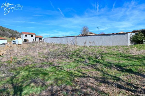 Terrain constructible dans un village convivial