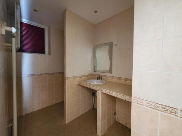 Ancienne ferme aménagé en 2 logements de plain-pied avec beaucous de dépendances, pas de voisins