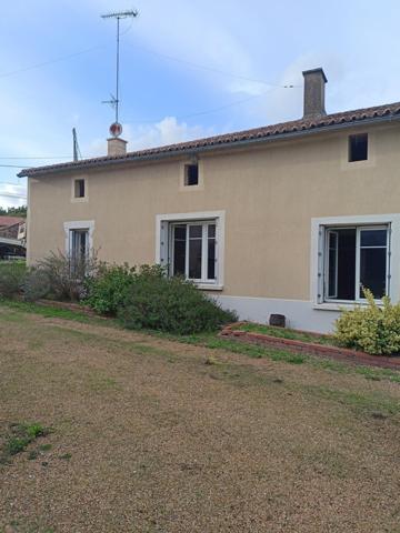 TRES GRAND POTENTIEL ET VOUS TROUVEREZ UNE PROPRIETE AU BORD DE LA DIVE POUR UN MOMENT DE DEPENTANTE OU DE PECHE