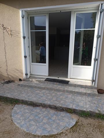 TRES GRAND POTENTIEL ET VOUS TROUVEREZ UNE PROPRIETE AU BORD DE LA DIVE POUR UN MOMENT DE DEPENTANTE OU DE PECHE