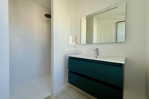 Sainte-Marie-de-Ré (17740) Sainte-Marie - Maison de bourg à proximité de la plage