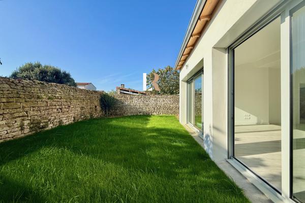 Sainte-Marie-de-Ré (17740) Sainte-Marie - Maison de bourg à proximité de la plage