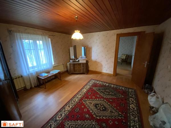 ANCIENNE FERME EN BON ETAT  , BELLE EXPOSITION , GRAND TERRAIN DE 2,3 HECTARES