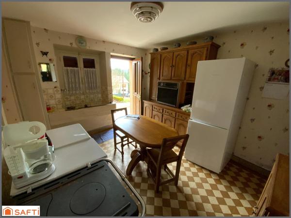 ANCIENNE FERME EN BON ETAT  , BELLE EXPOSITION , GRAND TERRAIN DE 2,3 HECTARES