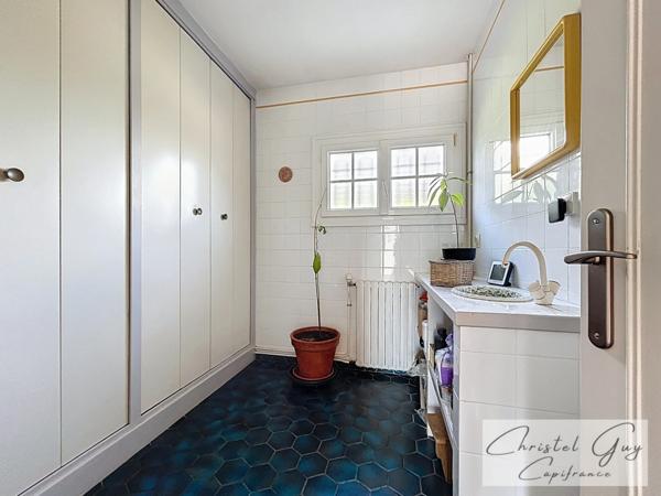 Maison traditionnelle 144 m² à vendre à Écommoy (72) – 1 hectare de terrain, vie de plain-pied, dépendances, proche gare et commerces