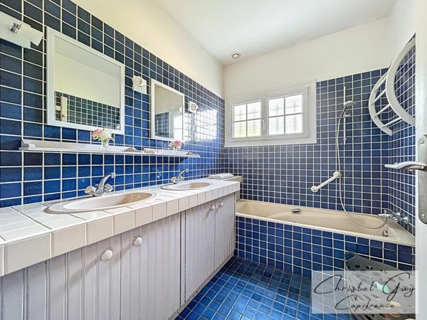 Maison traditionnelle 144 m² à vendre à Écommoy (72) – 1 hectare de terrain, vie de plain-pied, dépendances, proche gare et commerces