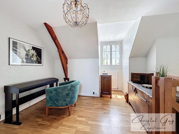 Maison traditionnelle 144 m² à vendre à Écommoy (72) – 1 hectare de terrain, vie de plain-pied, dépendances, proche gare et commerces