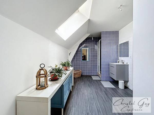 Maison traditionnelle 144 m² à vendre à Écommoy (72) – 1 hectare de terrain, vie de plain-pied, dépendances, proche gare et commerces