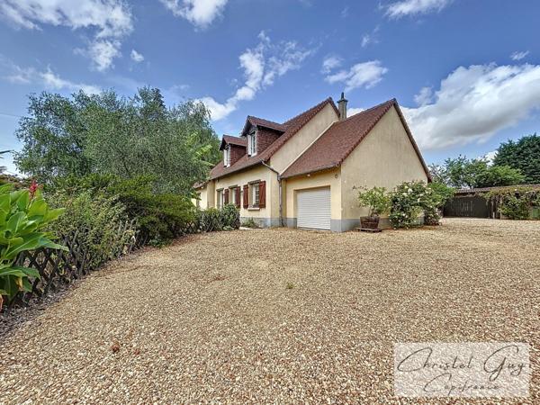 Maison traditionnelle 144 m² à vendre à Écommoy (72) – 1 hectare de terrain, vie de plain-pied, dépendances, proche gare et commerces