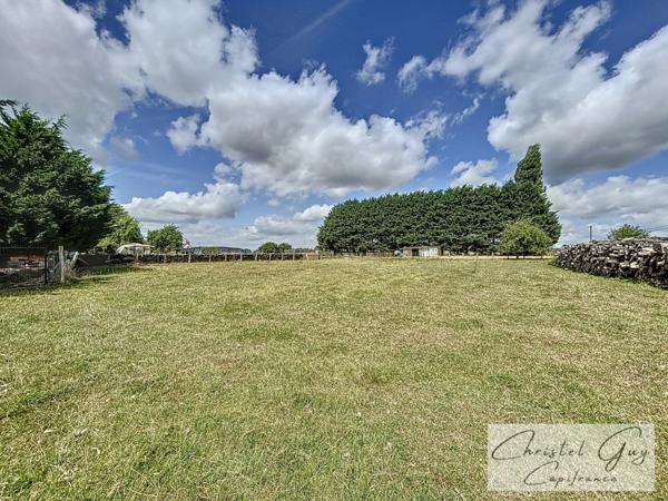 Maison traditionnelle 144 m² à vendre à Écommoy (72) – 1 hectare de terrain, vie de plain-pied, dépendances, proche gare et commerces