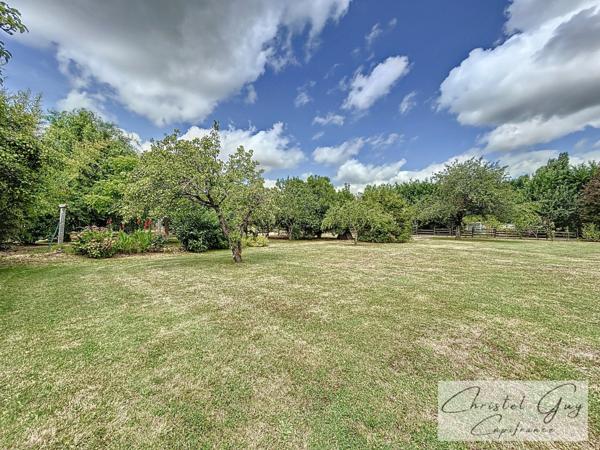 Maison traditionnelle 144 m² à vendre à Écommoy (72) – 1 hectare de terrain, vie de plain-pied, dépendances, proche gare et commerces