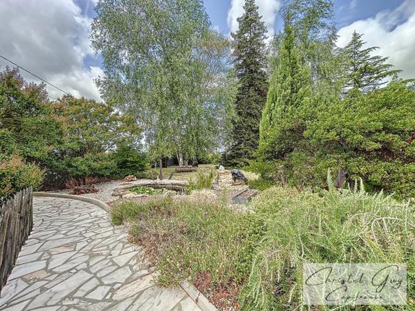 Maison traditionnelle 144 m² à vendre à Écommoy (72) – 1 hectare de terrain, vie de plain-pied, dépendances, proche gare et commerces