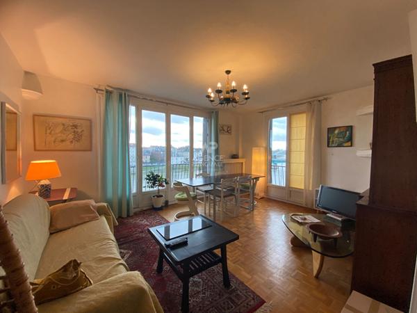 Appartement 3 pièce(s) 62.28 m2

Loyer €1 150.00/mois charges comprises **

- Ref : MG10547