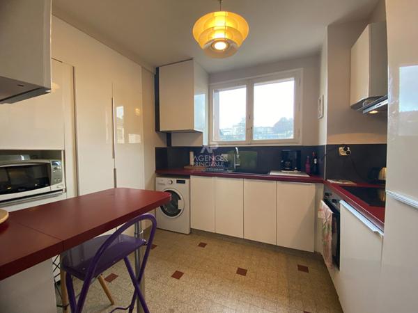 Appartement 3 pièce(s) 62.28 m2

Loyer €1 150.00/mois charges comprises **

- Ref : MG10547