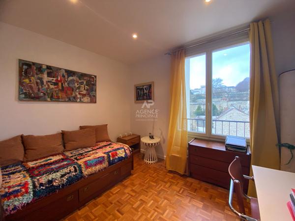 Appartement 3 pièce(s) 62.28 m2

Loyer €1 150.00/mois charges comprises **

- Ref : MG10547