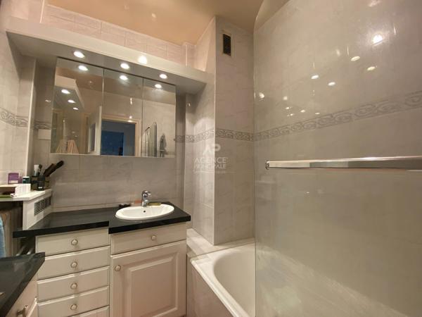 Appartement 3 pièce(s) 62.28 m2

Loyer €1 150.00/mois charges comprises **

- Ref : MG10547