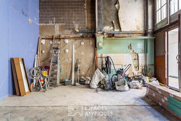 Loft en plateau à rénover avec cour privative